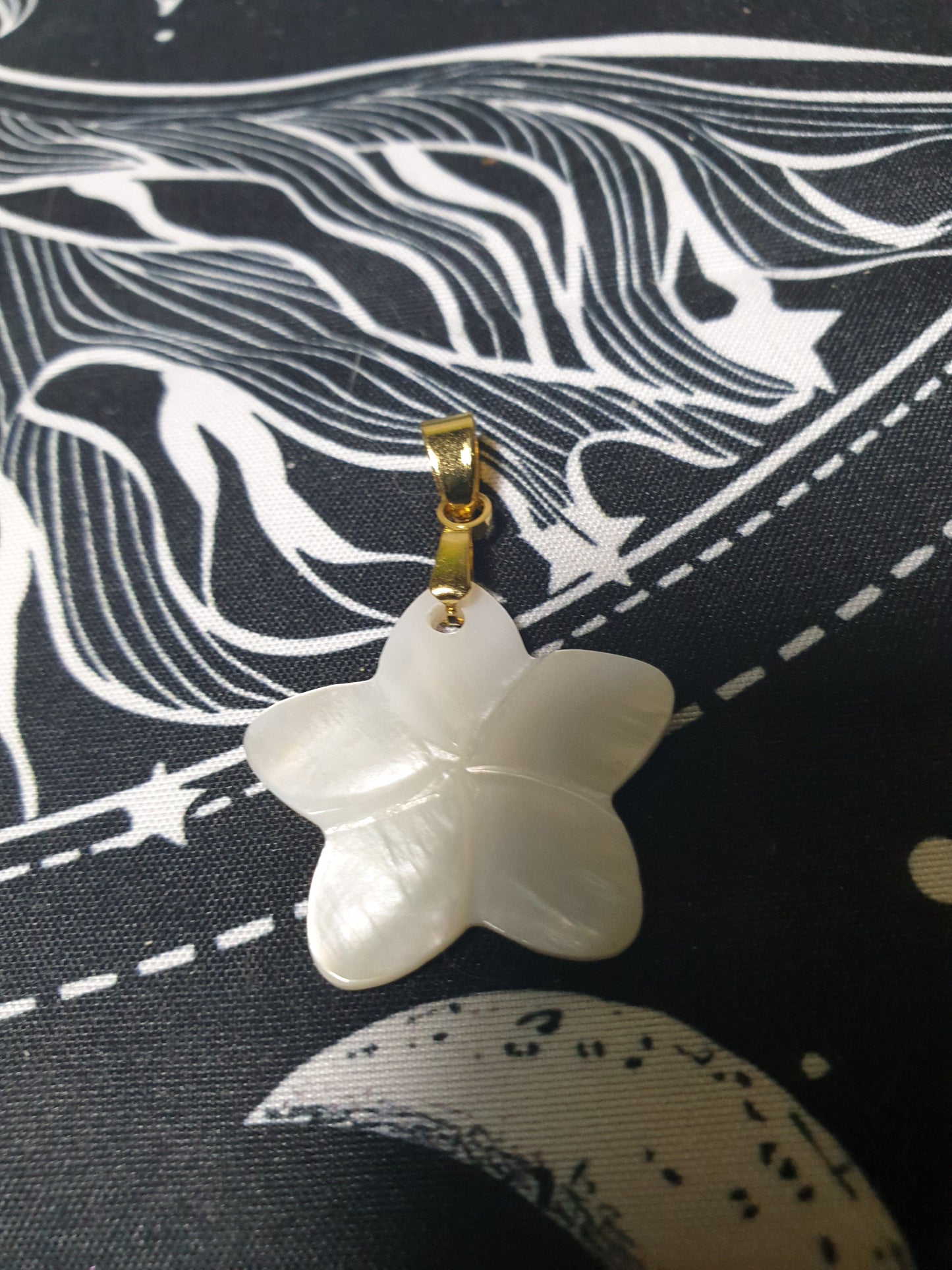 Pendentif fleur de Nacre