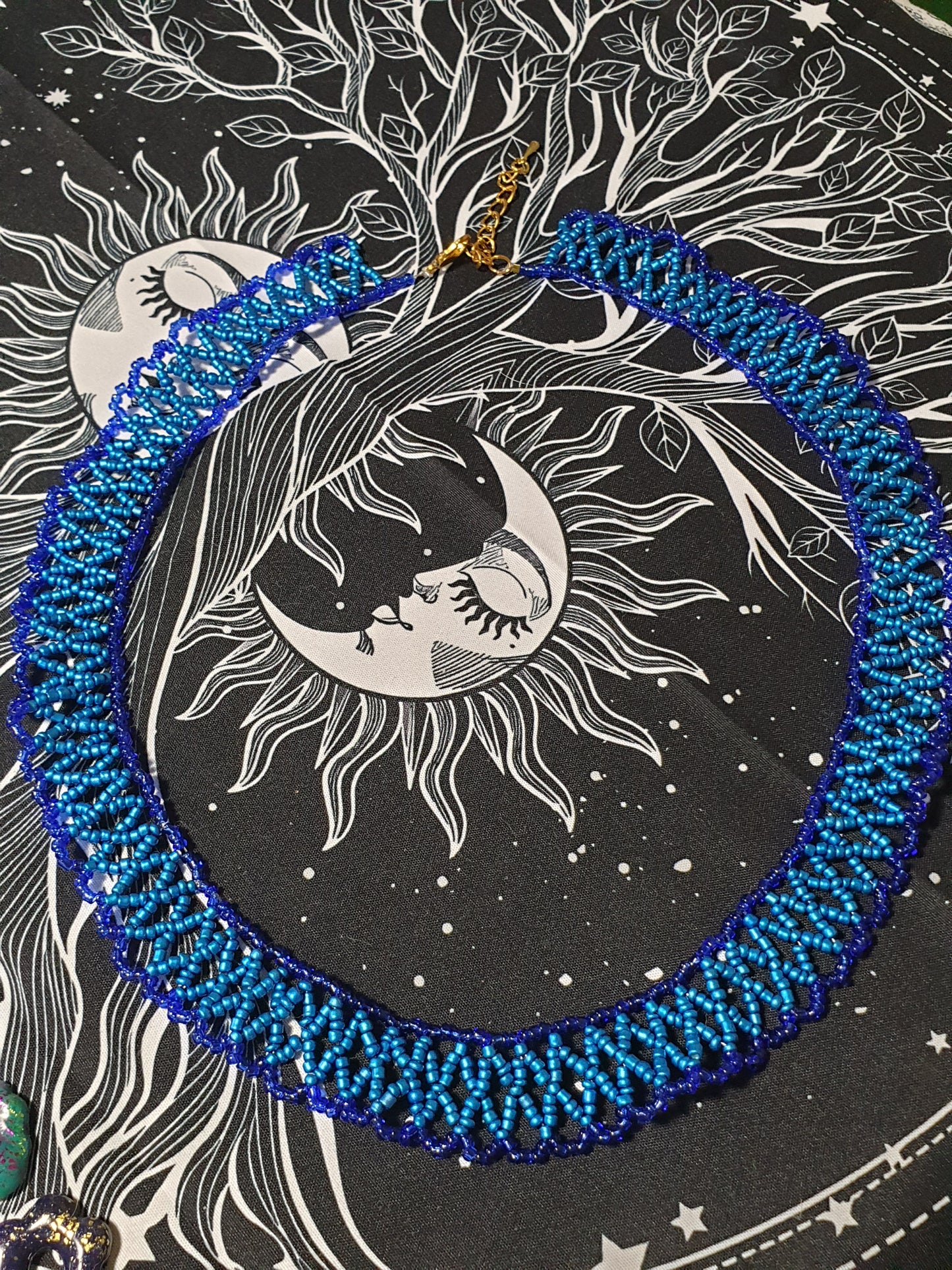 Collier en dentelle de perles bleu