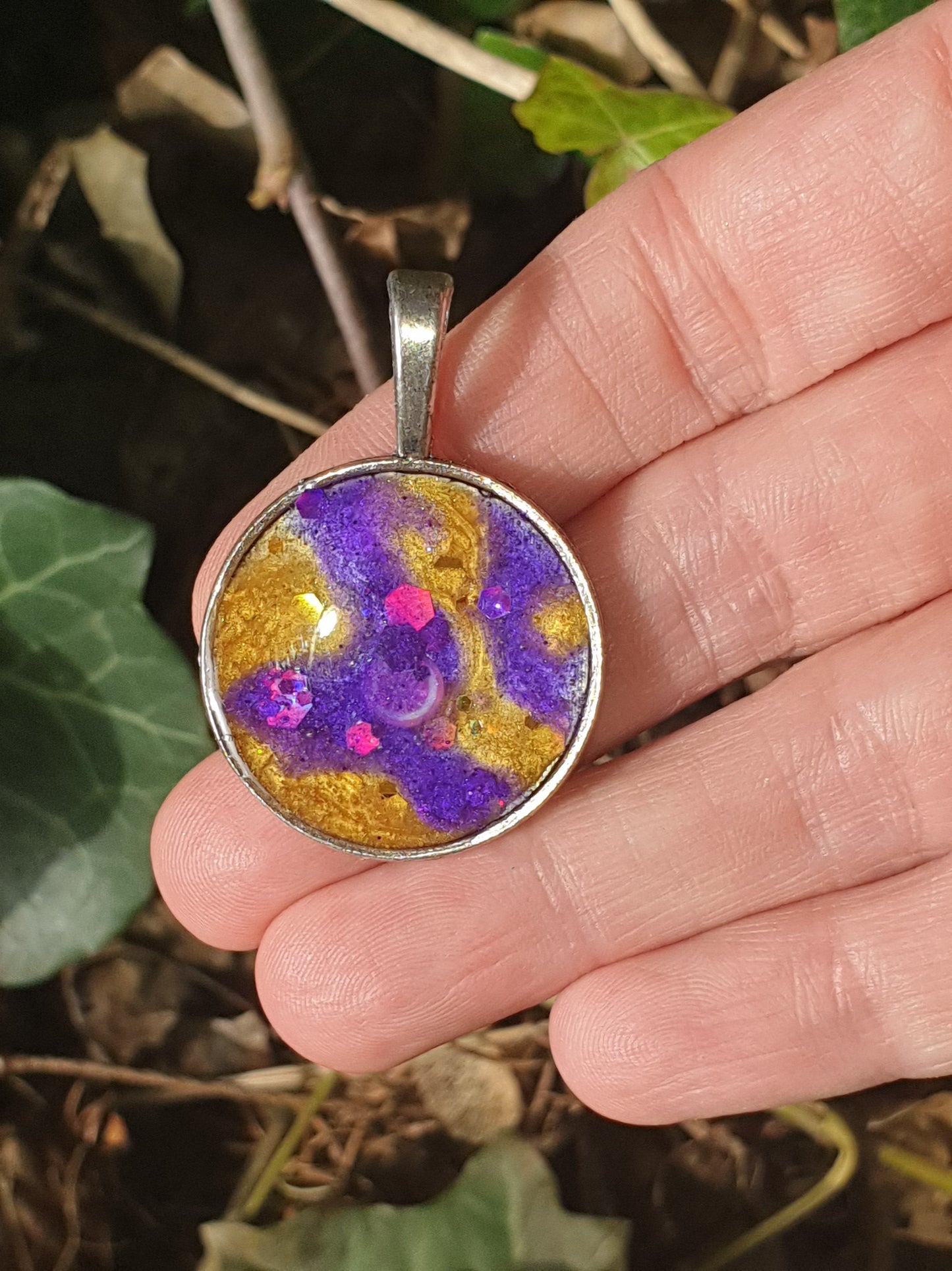 Pendentif Rond Mauve Or