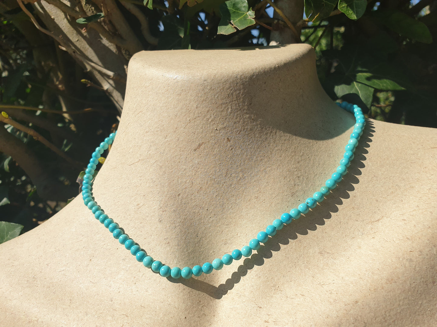 Collier de pierre couleur Turquoise en Howlite