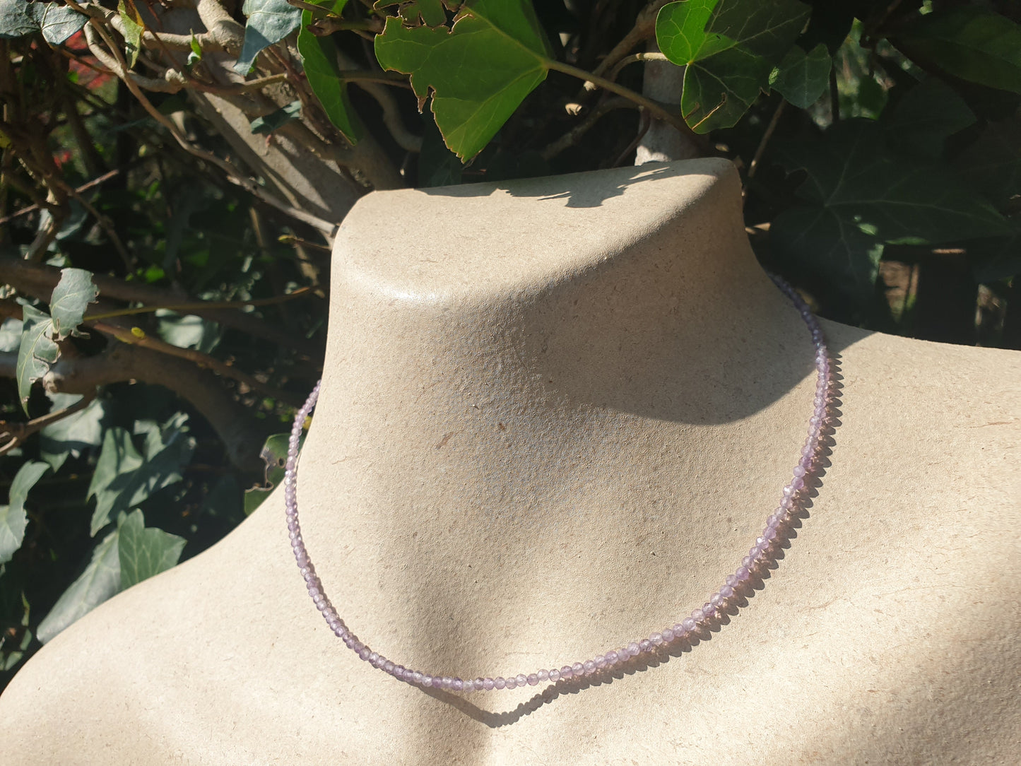 Collier en perles fines, pierres d'Améthyste, Violet.