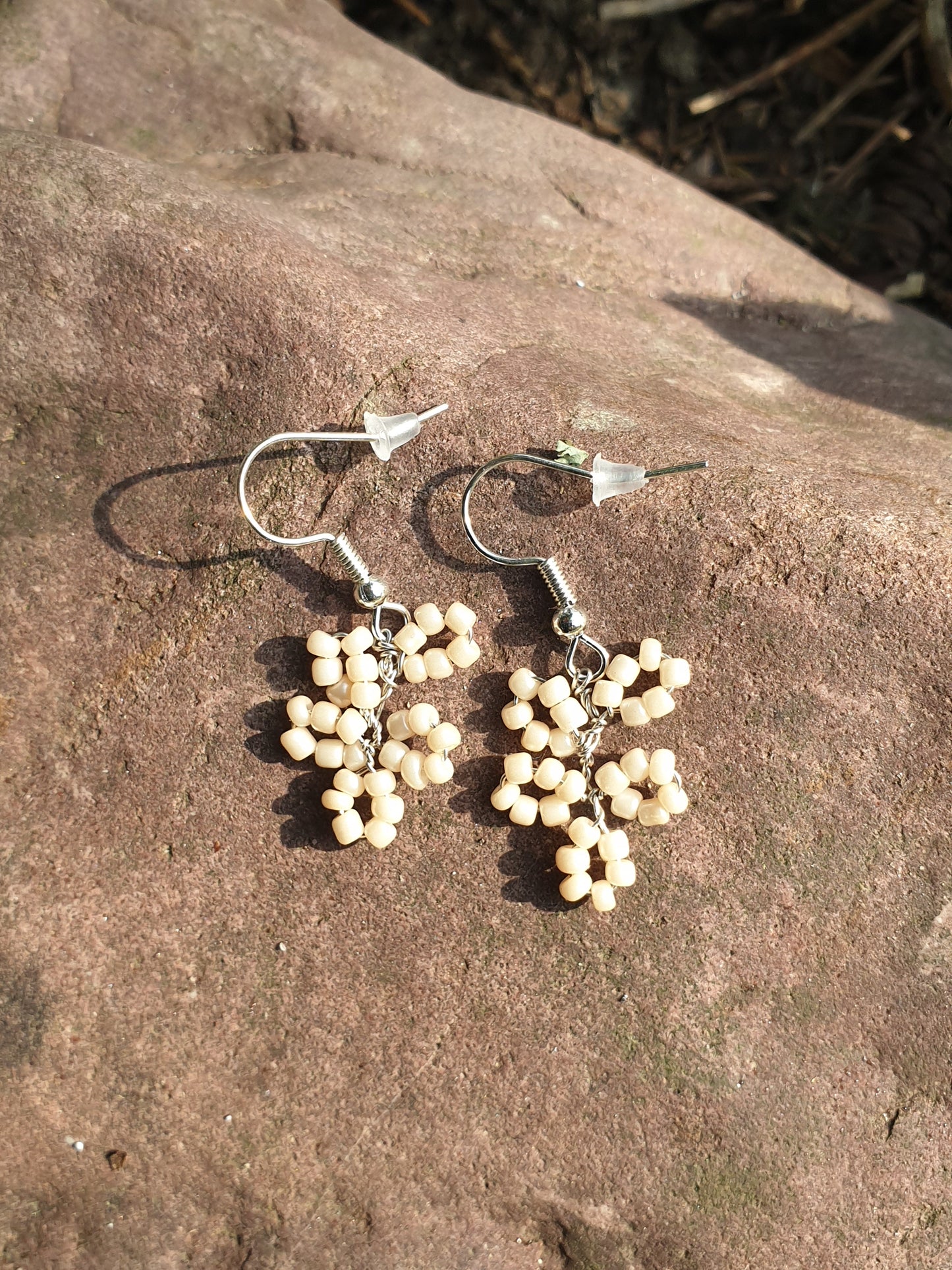 Boucles d'oreilles ivoire en rocailles