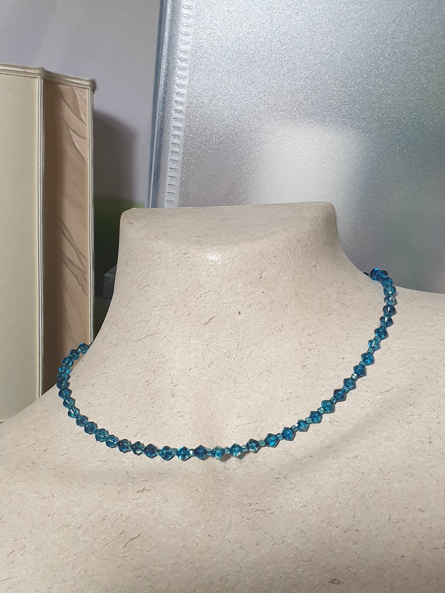 Collier verre bleu