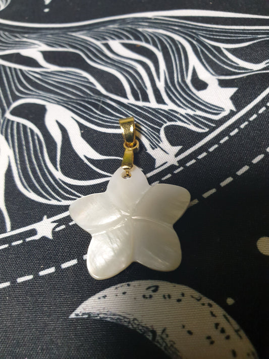 Pendentif fleur de Nacre