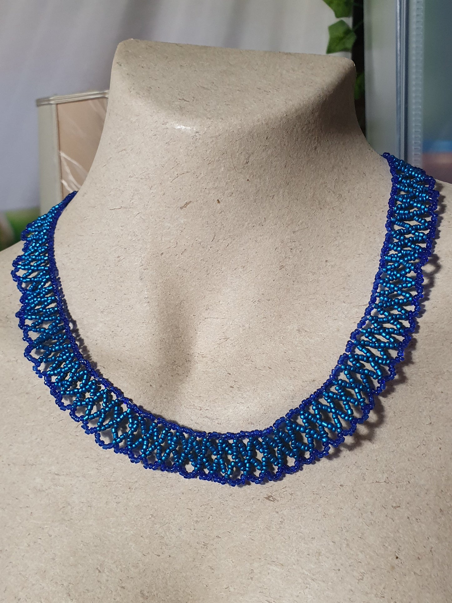 Collier en dentelle de perles bleu