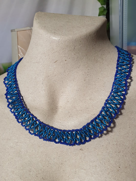 Collier en dentelle de perles bleu