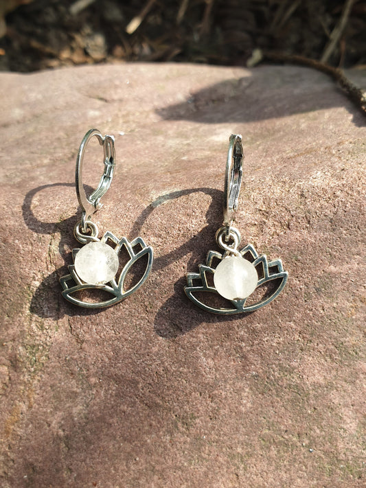 Boucles d'oreilles lotus pierre quartz Blanc